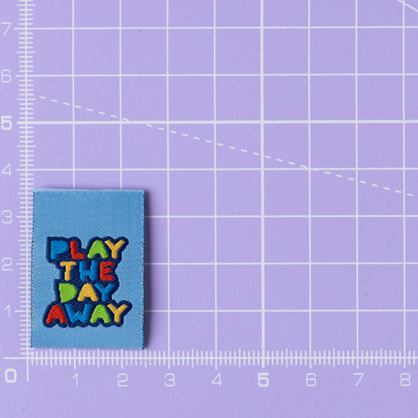 PLAY THE DAY AWAY Pack of 6 woven labels