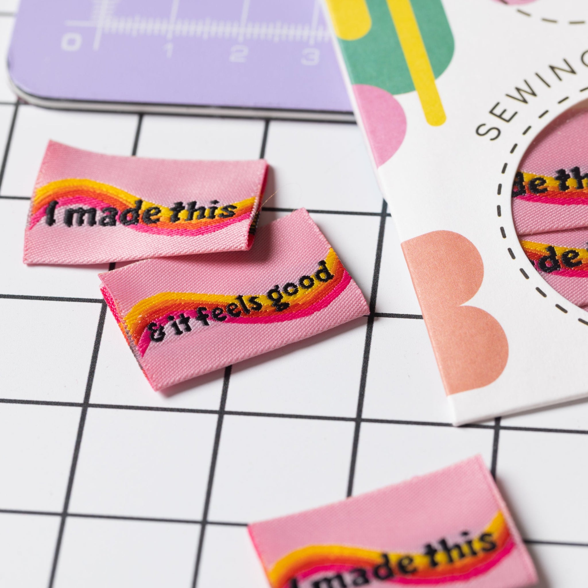 IT FEELS GOOD Pack of 6 woven labels