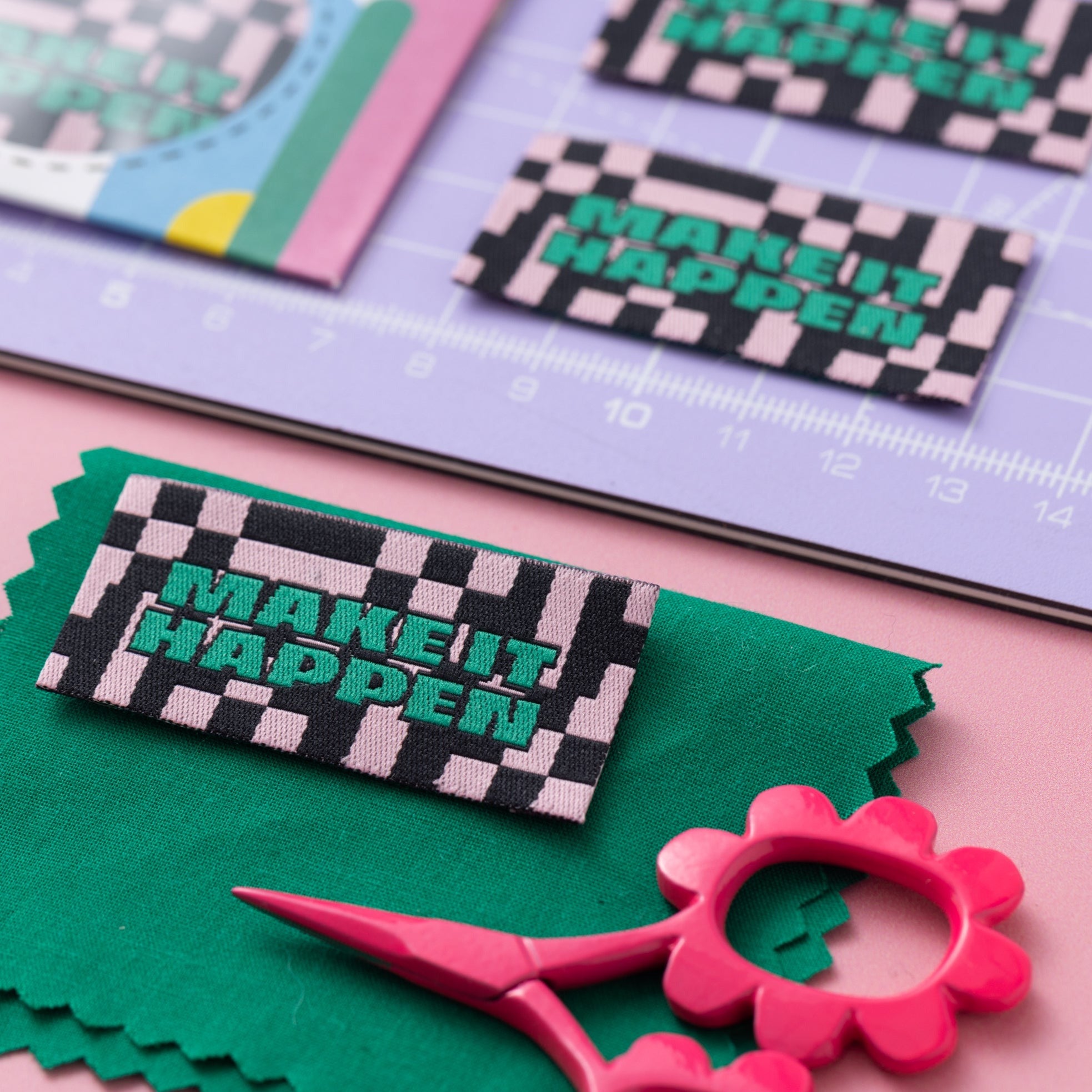 MAKE IT HAPPEN Pack of 6 woven labels